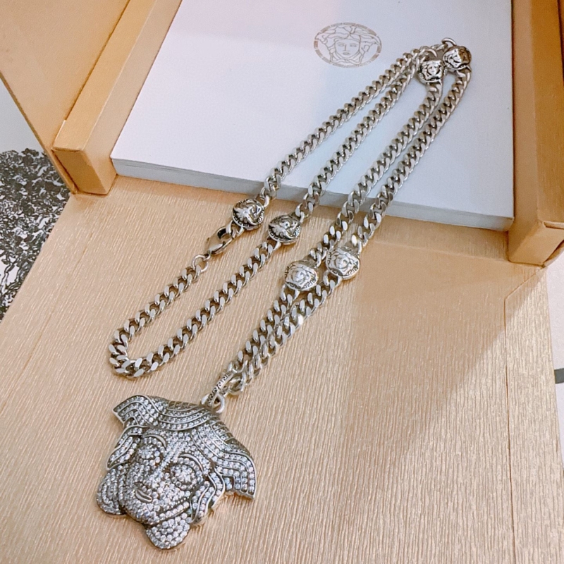 VERSACE